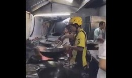 快递员爆料炒菜视频,揭秘快递小哥的厨艺逆袭之路